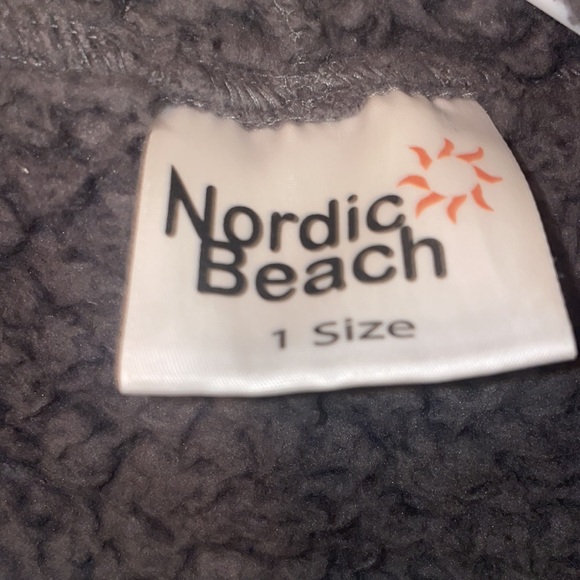 Nordic Beach Body Wrap (Koala gray) - Picture 3 of 5